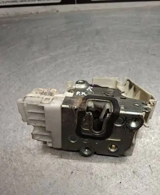 Mercedes-Benz ML W164 Front door lock 1697202535