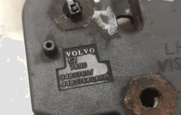 Volvo V70 Engine bonnet/hood lock/catch 9483765 9483764