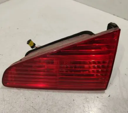 Peugeot 607 Tailgate rear/tail lights