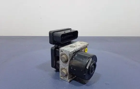 Mitsubishi Lancer VIII ABS Pump 4670A072
