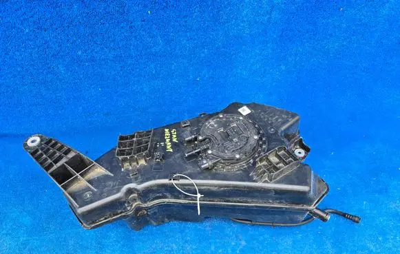 BMW X7 G07 AdBlue liquid reservoir 9488144 8740279