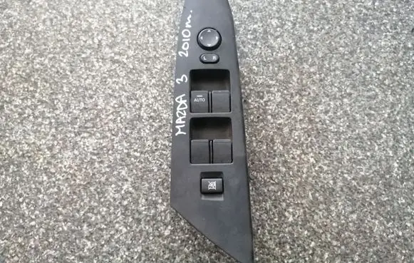 Mazda 3 II Electric window control switch 5AA695EA06