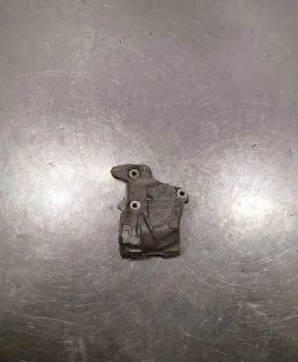 Citroen Berlingo Engine mounting bracket