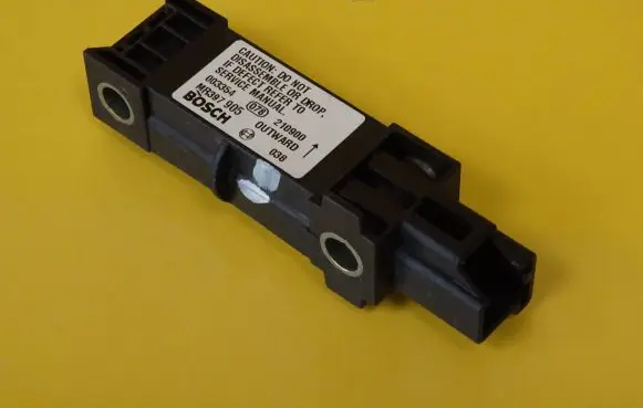 Mitsubishi Carisma Airbag deployment crash/impact sensor MR397905
