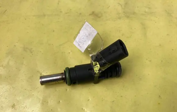 Mercedes-Benz B W245 Fuel injector A0000788749