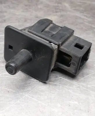 Mercedes-Benz C W202 Front door sensor 2028209510