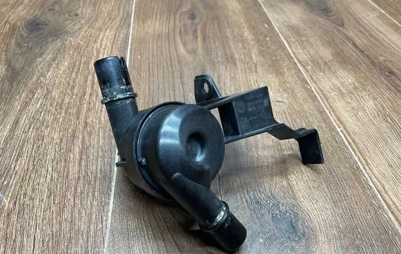 Land Rover Range Rover Velar Coolant pipe/hose M8A28K586AA M8A28K586