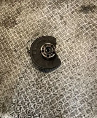 Mercedes-Benz C W204 Rear wheel hub A2043503208 2043500441