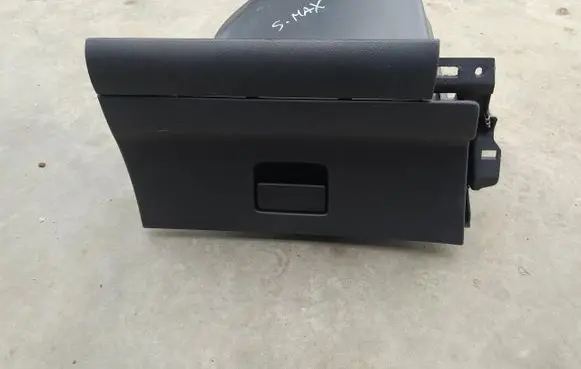 Ford S-MAX Glove box