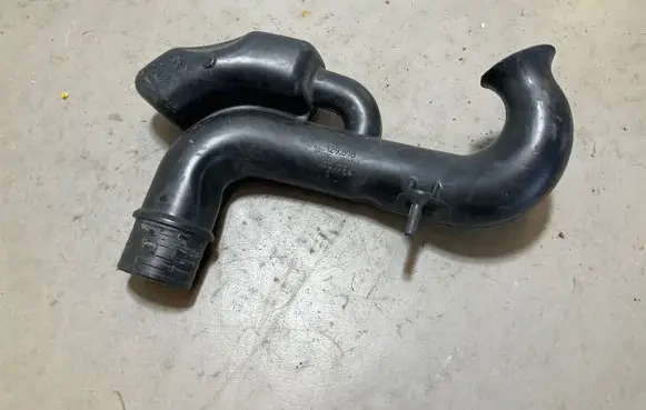 Skoda Fabia Mk3 (NJ) Air intake duct part 04C129618