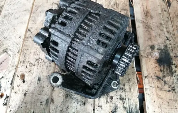 Volkswagen Multivan T5 Generator/alternator 070903024F 0121615013