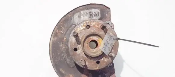 Mitsubishi Carisma Front wheel hub