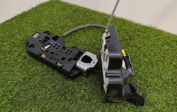 Audi A8 S8 D4 4H Front door lock 8X2837016B