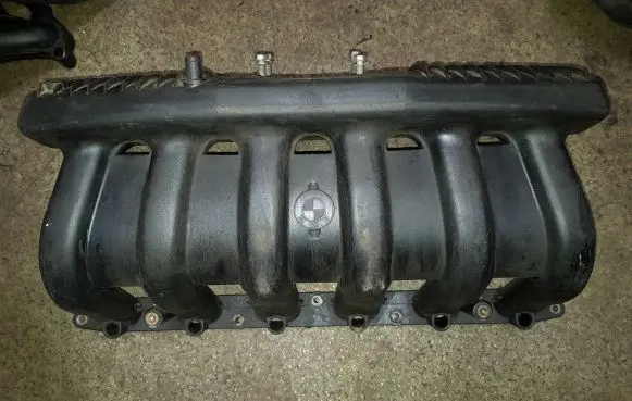 BMW 5 E39 Intake manifold 11611703777 2900301809