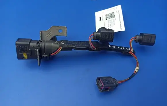 Audi A3 S3 8P Fuel injector wires 06F971824