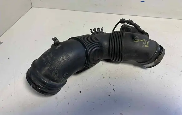 Air intake hose/pipe