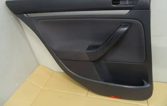 Volkswagen Golf V Rear door card panel trim