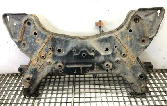Hyundai i30 Front subframe 62401-A6400
