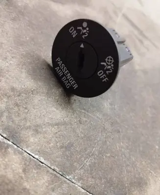 Passenger airbag on/off switch