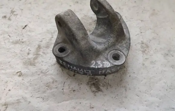 Engine mounting bracket