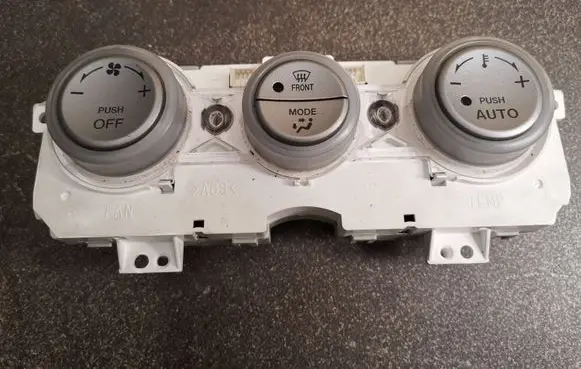 Mazda 6 Climate control unit PN18E0002C E0002C