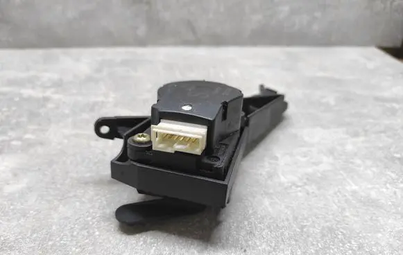 Toyota Yaris Air flap motor/actuator 38248 EAM101