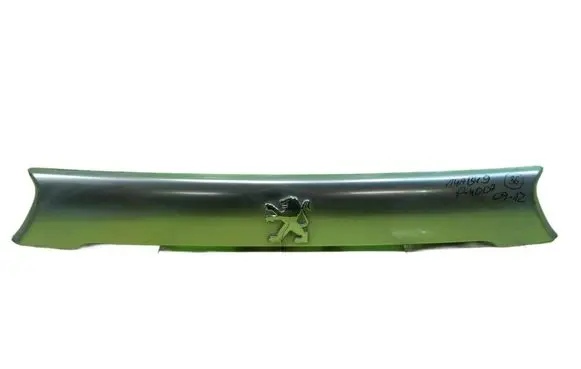 Peugeot 4007 Rear light center trim bar blend 