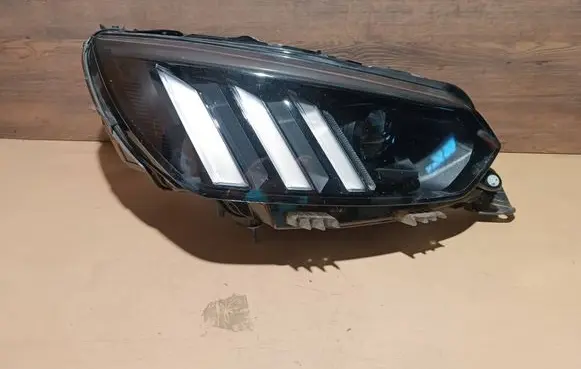 Peugeot 208 Headlight/headlamp 9828333680