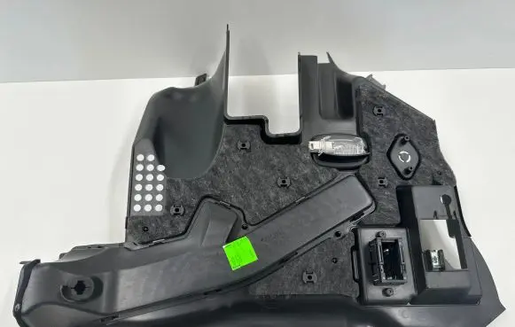 Mercedes-Benz C W204 Dashboard lower bottom trim panel A2046801608