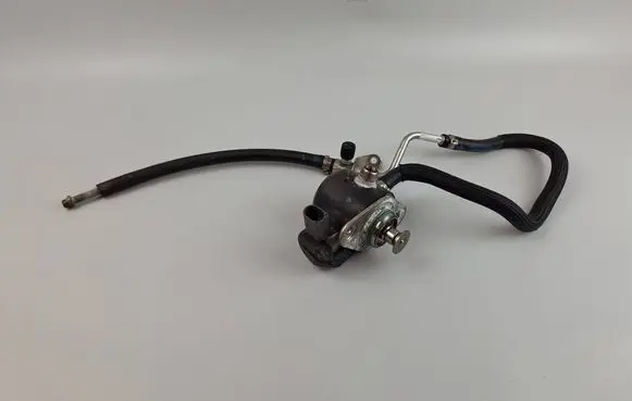 Mercedes-Benz C W204 Fuel injection high pressure pump A2742260385