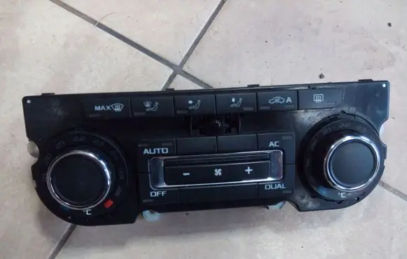 Skoda Yeti (5L) Climate control unit 3T0907044BD