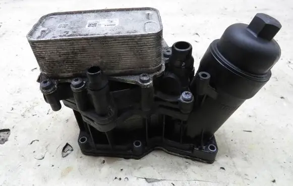 BMW 6 F12 F13 Oil filter mounting bracket 70510184