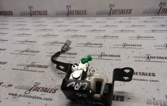 Honda CR-V Tailgate window lock/catch/latch 