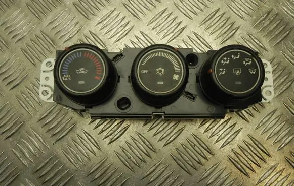 Mitsubishi Lancer VIII Climate control unit 7820A604 Y998