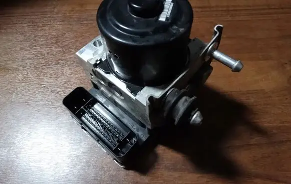 Volkswagen Touareg II ABS control unit/module