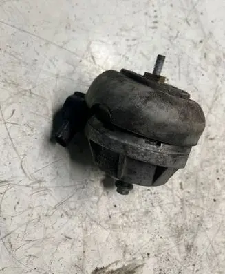 Audi A4 S4 B7 8E 8H Engine mount bracket