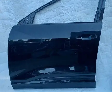 Audi e-tron Front door