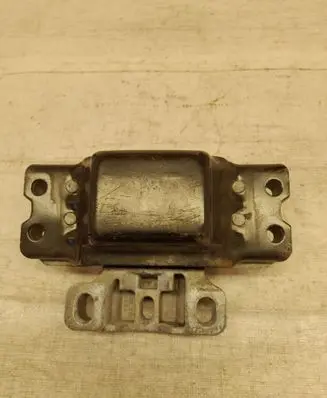 Volkswagen Golf VI Engine mount bracket