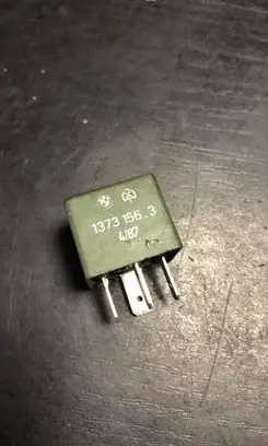 BMW 5 E28 Other relay 1373156