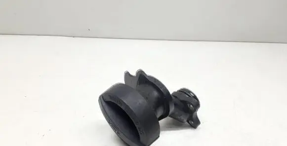 Volvo S60 Oil fill pipe 31330189