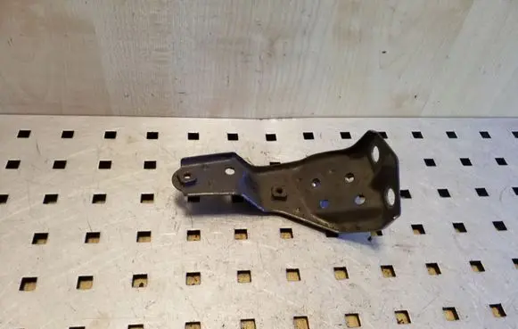 Toyota Avensis T270 Fender mounting bracket