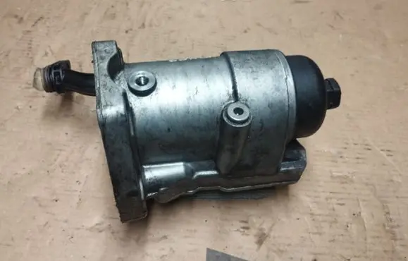 Oil filter mounting bracket