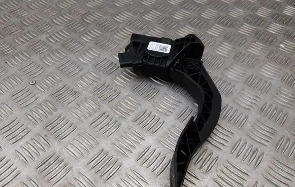 Audi Q7 4M Accelerator throttle pedal 8W1723523