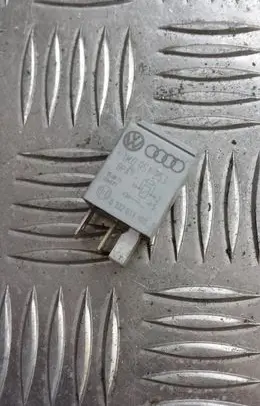 Volkswagen PASSAT B6 Other relay 1k0951253