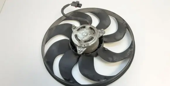 Volvo XC60 Radiator cooling fan shroud