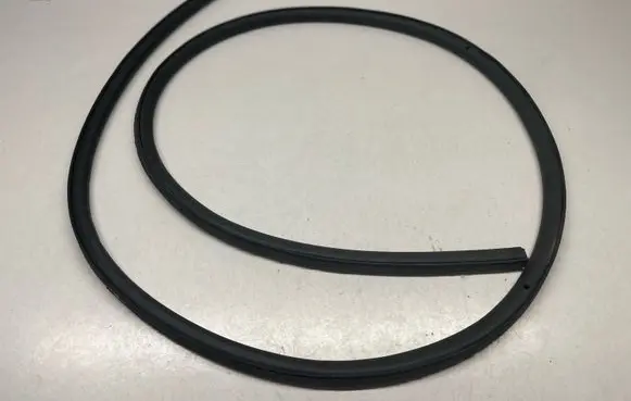 Audi Q8 Rubber seal front door (on door) 4M8837911