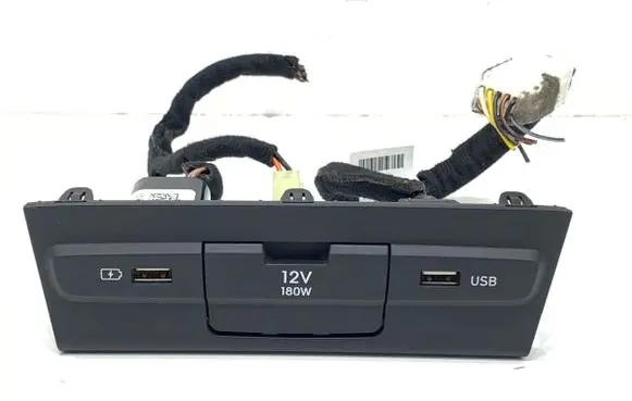 Hyundai i20 (BC3 BI3) USB socket connector 96125Q0020