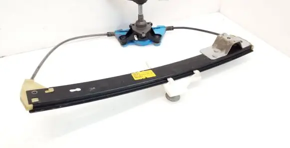 Rear door manual window regulator