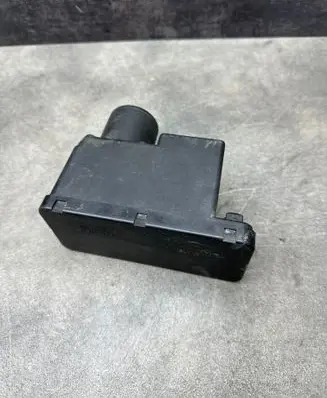 Audi A6 S6 C4 4A Central locking vacuum pump 443862257D