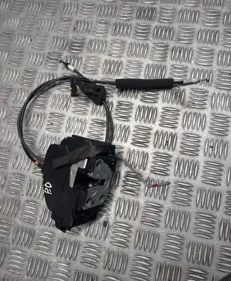 Nissan Juke I F15 Front door lock